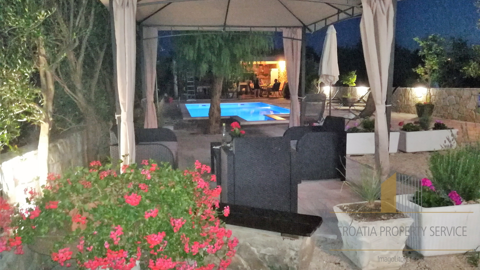 Meravigliosa villa con appartamenti sulla spiaggia - Rogoznica!
