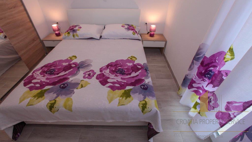 Meravigliosa villa con appartamenti sulla spiaggia - Rogoznica!