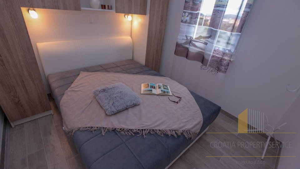 Meravigliosa villa con appartamenti sulla spiaggia - Rogoznica!