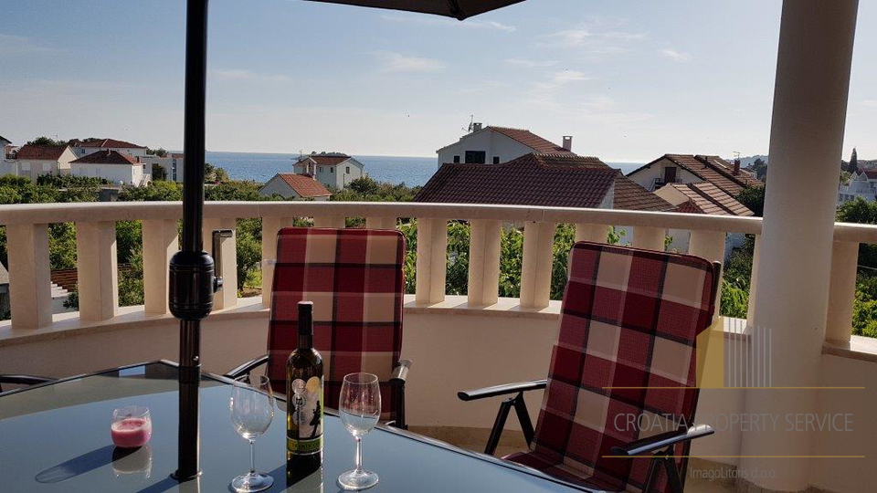 Meravigliosa villa con appartamenti sulla spiaggia - Rogoznica!
