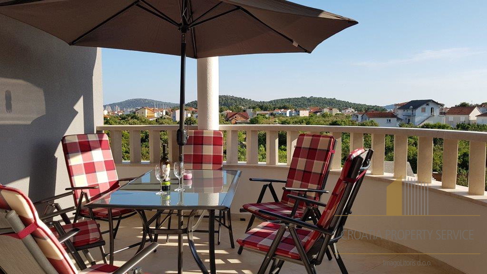 Meravigliosa villa con appartamenti sulla spiaggia - Rogoznica!