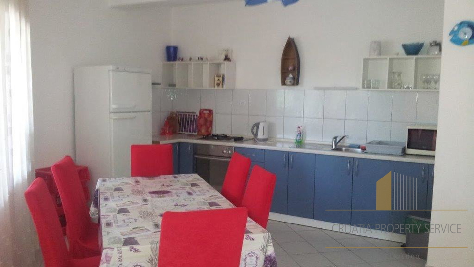 Meravigliosa villa con appartamenti sulla spiaggia - Rogoznica!
