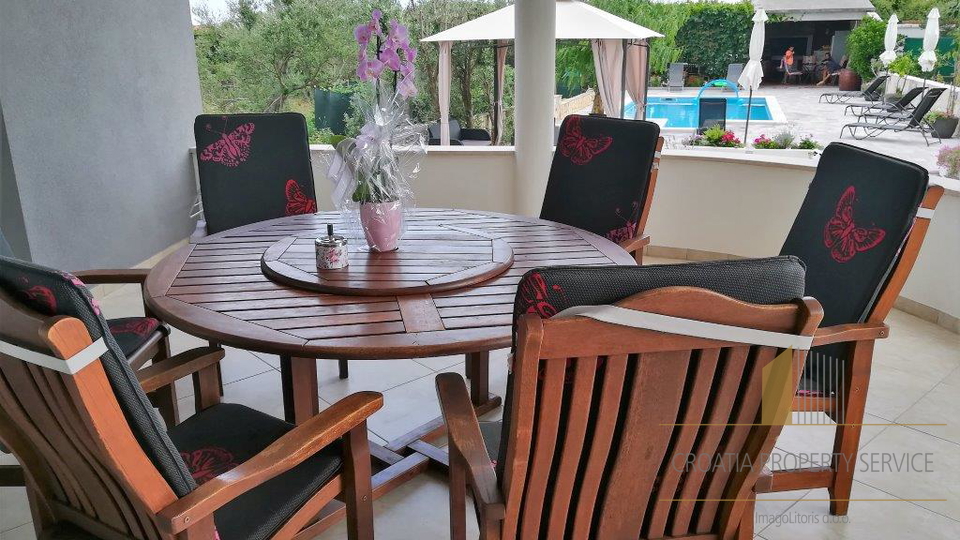 Meravigliosa villa con appartamenti sulla spiaggia - Rogoznica!