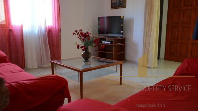 Meravigliosa villa con appartamenti sulla spiaggia - Rogoznica!