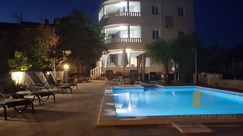 Meravigliosa villa con appartamenti sulla spiaggia - Rogoznica!