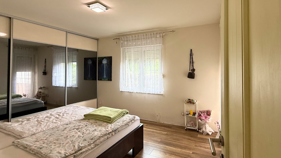 Elegantan stan s pogledom na more  - 300 m od pla&zcaron;e &Zcaron;njan&comma; Split&excl;