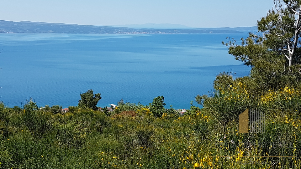 BAUGRUNDSTÜCK MIT PANORAMA-BLICK AUF PODSTRANA, SPLIT UND BRAČ!