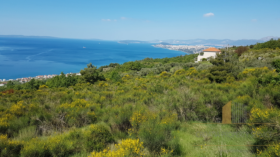 BAUGRUNDSTÜCK MIT PANORAMA-BLICK AUF PODSTRANA, SPLIT UND BRAČ!