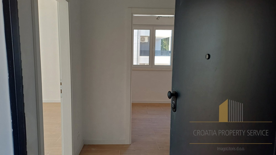 Three-bedroom apartment in a luxurious new building in Seget, just 200 meters from the sea!