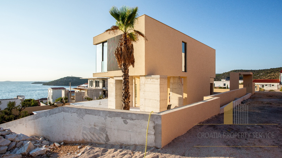 Nuova villa di lusso a 170 m dal mare – Ražanj!