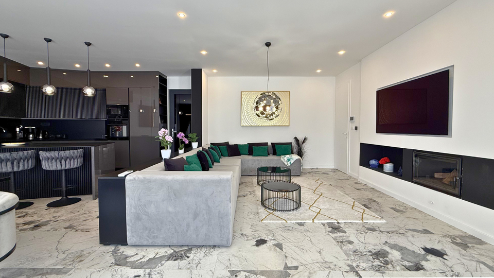 Moderna luksuzna vila v prvem vrsti ob morju &ndash; Rogoznica&excl;