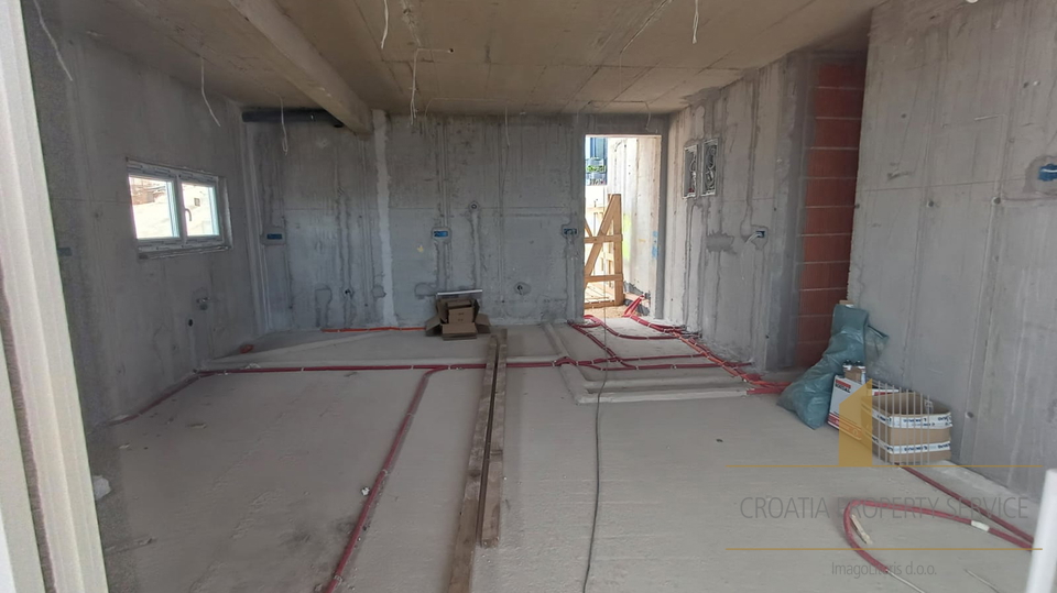 Attico di lusso con terrazza sul tetto e vista mare – Čiovo, a 250 m dal mare!