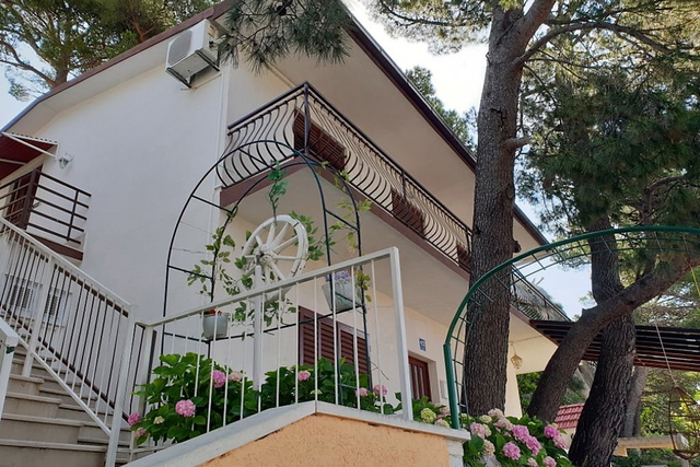 Prekrasna kuća s panoramskim pogledom na more - Baška Voda!