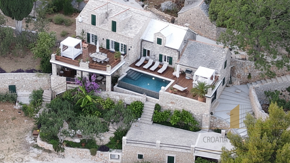 Čudovita hiša s panoramskim pogledom na morje na otoku Braču!