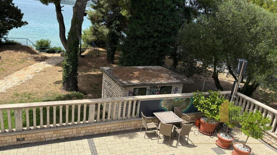 Beautiful apartment house first row to the sea – Sv. Filip i Jakov