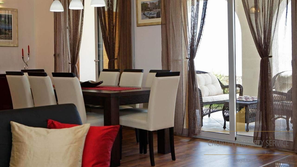 Luksuzna vila s panoramskim razgledom blizu pla&zcaron;e Zlatni rat &ndash; Bol&comma; otok Bra&ccaron;