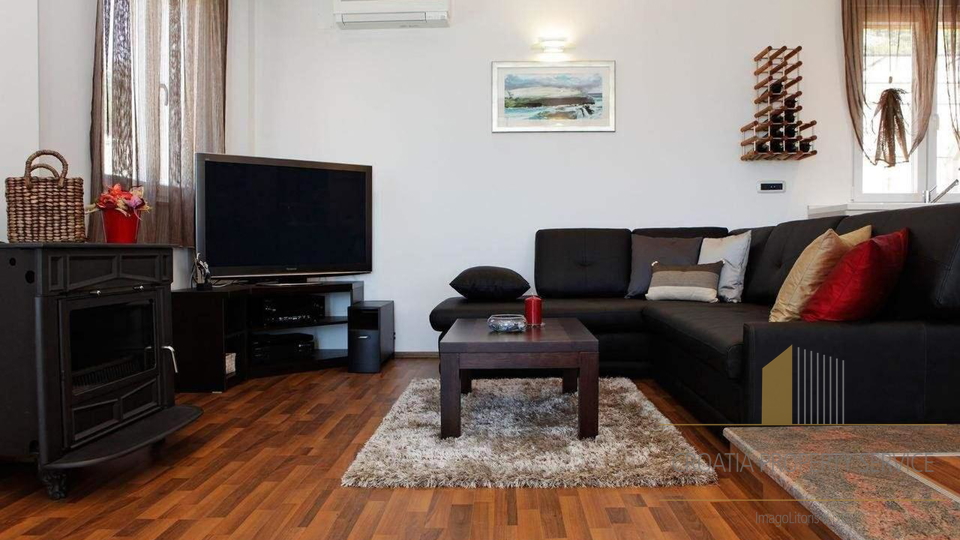 Luksuzna vila s panoramskim razgledom blizu pla&zcaron;e Zlatni rat &ndash; Bol&comma; otok Bra&ccaron;