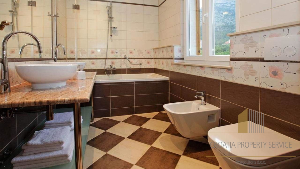 Luksuzna vila s panoramskim razgledom blizu pla&zcaron;e Zlatni rat &ndash; Bol&comma; otok Bra&ccaron;