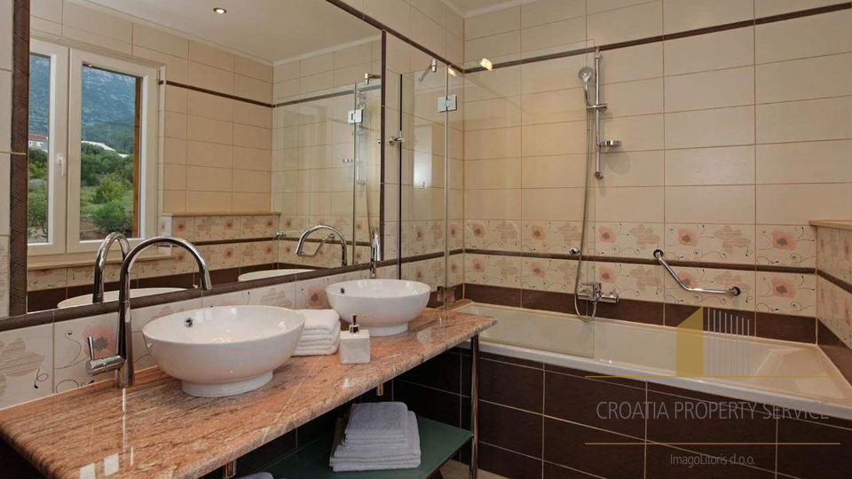 Luksuzna vila s panoramskim razgledom blizu pla&zcaron;e Zlatni rat &ndash; Bol&comma; otok Bra&ccaron;