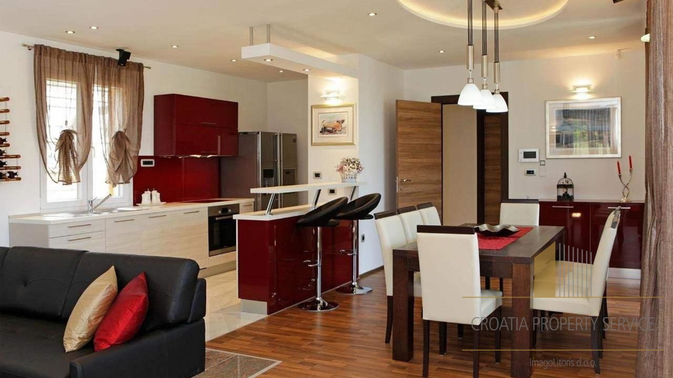 Luksuzna vila s panoramskim razgledom blizu pla&zcaron;e Zlatni rat &ndash; Bol&comma; otok Bra&ccaron;