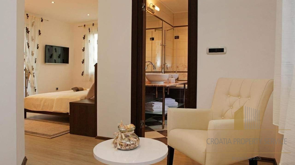 Luksuzna vila s panoramskim razgledom blizu pla&zcaron;e Zlatni rat &ndash; Bol&comma; otok Bra&ccaron;