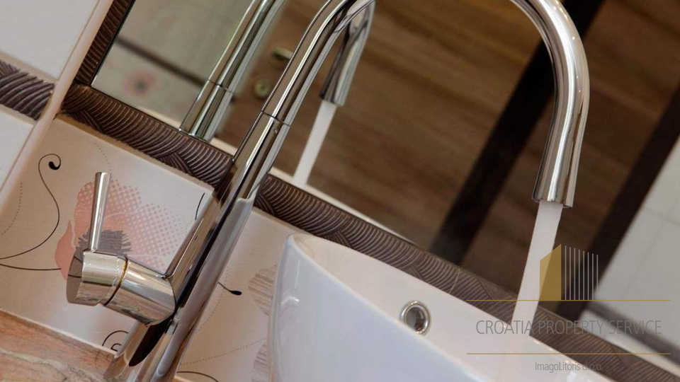 Luksuzna vila s panoramskim razgledom blizu pla&zcaron;e Zlatni rat &ndash; Bol&comma; otok Bra&ccaron;