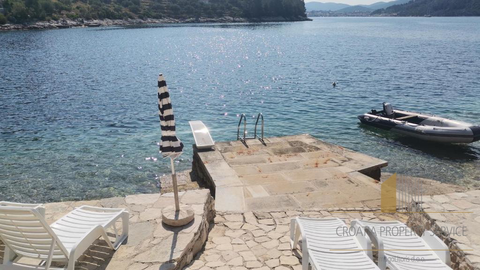 Wunderschöne Apartmentvilla in erster Meereslinie auf der Insel Korčula!