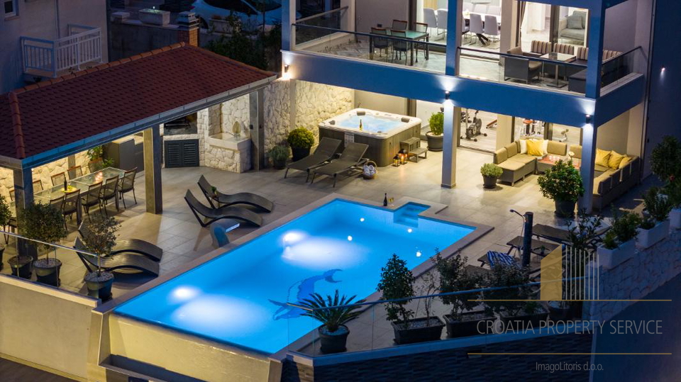 Exclusive villa with panoramic sea view and infinity pool - Omiš!
