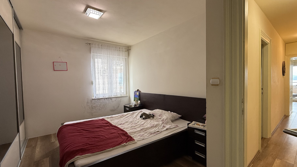 Elegantan stan s pogledom na more  - 300 m od pla&zcaron;e &Zcaron;njan&comma; Split&excl;