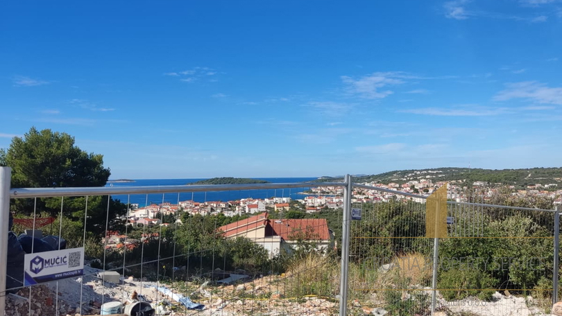 Dvosoban stan u modernoj novogradnji  300 m od mora u mirnom dijelu Rogoznice!