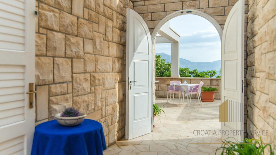 ATRAKTIVE APARTMENT HAUS  VILLA ERSTE REIHE ZUM MEER, BRAČ