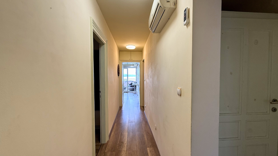 Elegantan stan s pogledom na more  - 300 m od pla&zcaron;e &Zcaron;njan&comma; Split&excl;