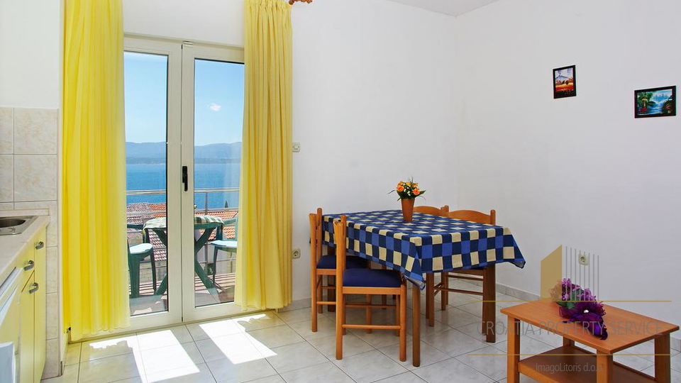 A PRIVATE APARTMENT HOUSE ON THE ISLAND OF BRAČ, LOCATED ONLY 400 METERS FROM THE CENTER OF BOL