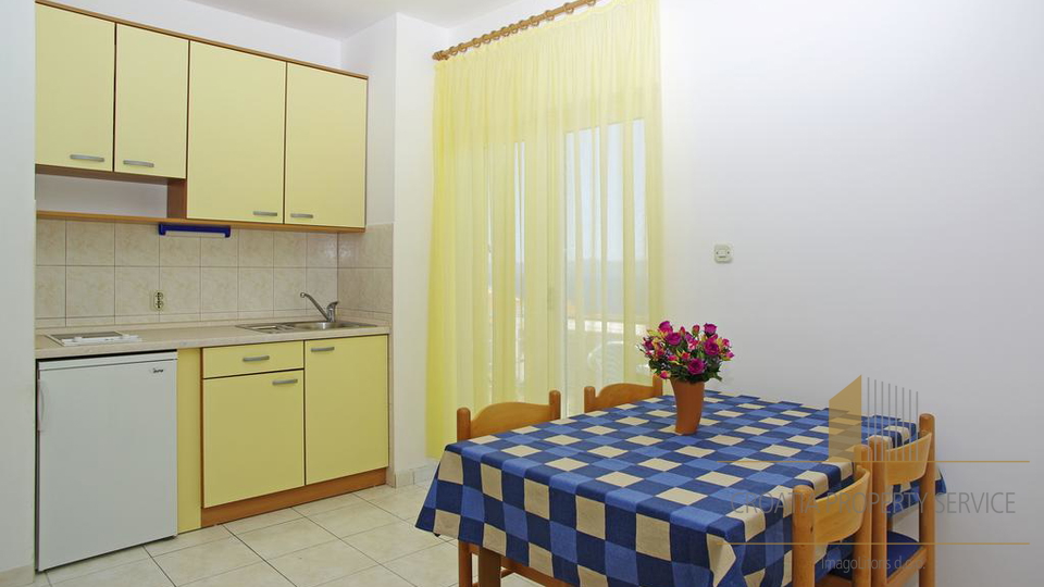 A PRIVATE APARTMENT HOUSE ON THE ISLAND OF BRAČ, LOCATED ONLY 400 METERS FROM THE CENTER OF BOL