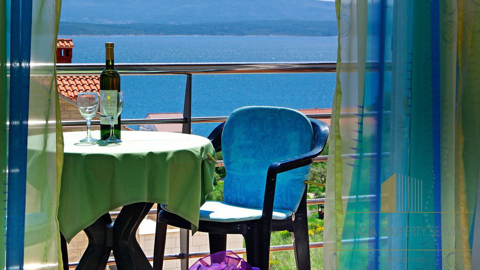 A PRIVATE APARTMENT HOUSE ON THE ISLAND OF BRAČ, LOCATED ONLY 400 METERS FROM THE CENTER OF BOL