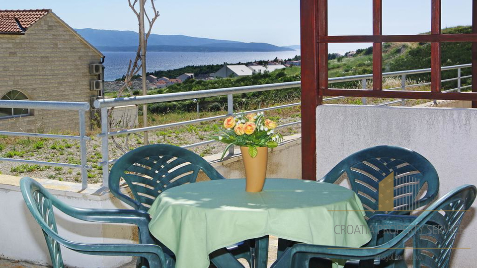 A PRIVATE APARTMENT HOUSE ON THE ISLAND OF BRAČ, LOCATED ONLY 400 METERS FROM THE CENTER OF BOL