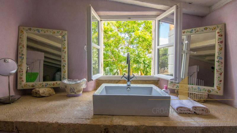 House, 350 m2, For Sale, Hvar