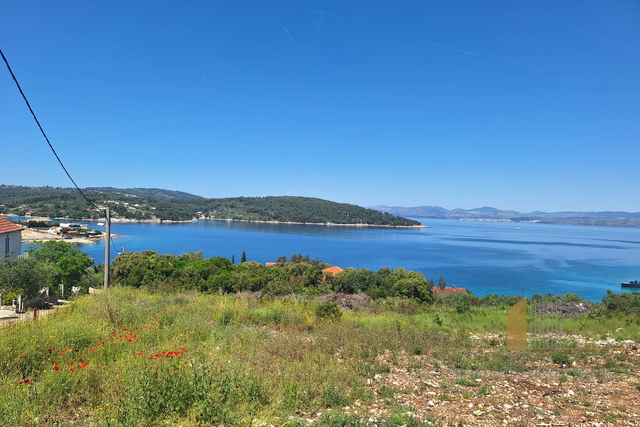 For sale: Building land 80 m from the sea – island of Šolta!