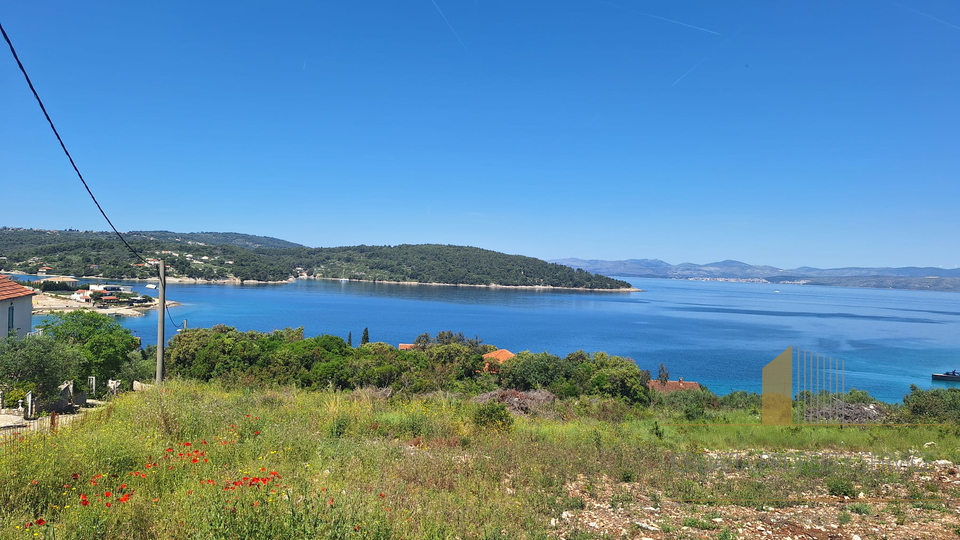For sale: Building land 80 m from the sea – island of Šolta!