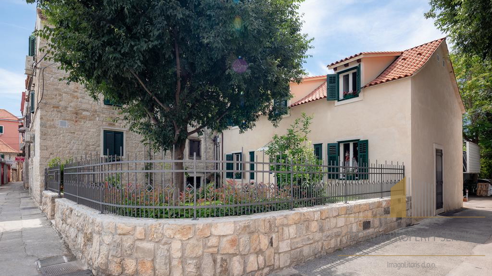 RENOVATED VILLA WITH A GARDEN IN THE CENTER OF SPLIT!