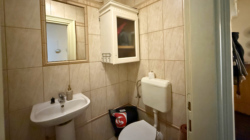 Elegantan stan s pogledom na more  - 300 m od pla&zcaron;e &Zcaron;njan&comma; Split&excl;