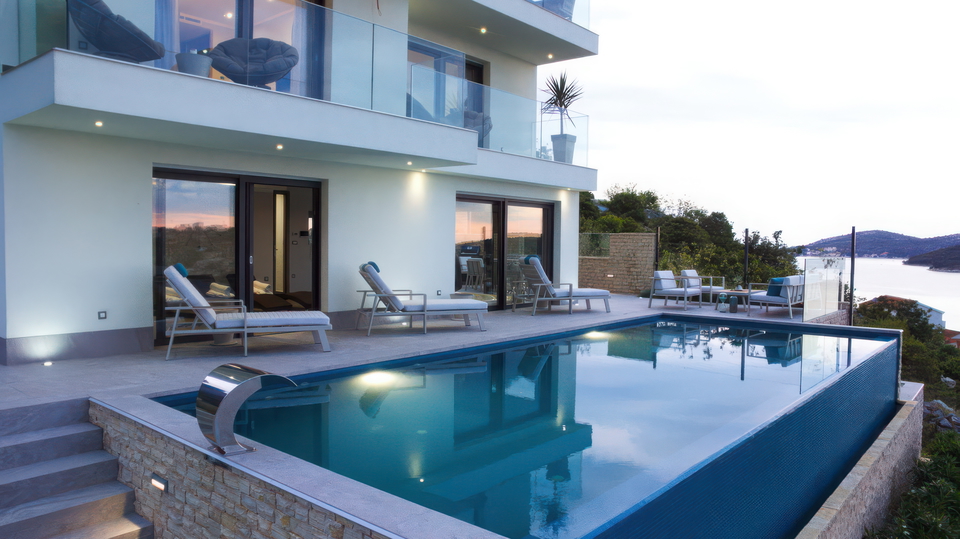 &Ncy;&ocy;&vcy;&acy;&yacy; &rcy;&ocy;&scy;&kcy;&ocy;&shcy;&ncy;&acy;&yacy; &vcy;&icy;&lcy;&lcy;&acy; &scy; &pcy;&acy;&ncy;&ocy;&rcy;&acy;&mcy;&ncy;&ycy;&mcy; &vcy;&icy;&dcy;&ocy;&mcy; &ncy;&acy; &mcy;&ocy;&rcy;&iecy; &ndash; &zhcy;&iecy;&mcy;&chcy;&ucy;&zhcy;&icy;&ncy;&acy; &rcy;&yacy;&dcy;&ocy;&mcy; &scy; &Rcy;&ocy;&gcy;&ocy;&zcy;&ncy;&icy;&tscy;&iecy;&jcy;&excl;