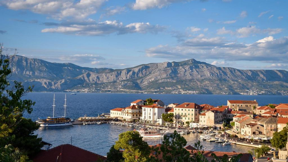 Charming apartment in Postira on the island of Bra&ccaron; &ndash; only 120 m from the sea&excl;