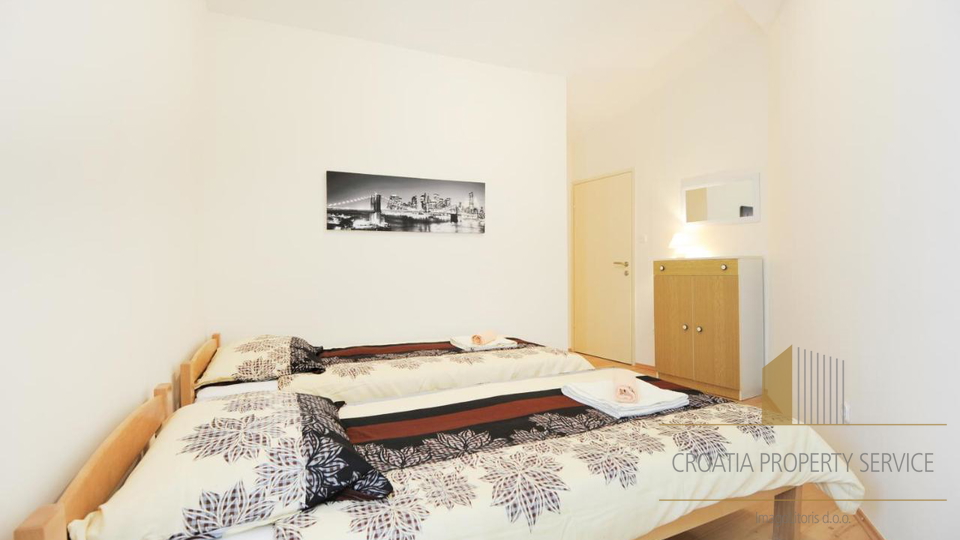 Čudovita hiša z uveljavljenim restavracijskim lokalom in apartmaji ob morju v okolici Zadra!