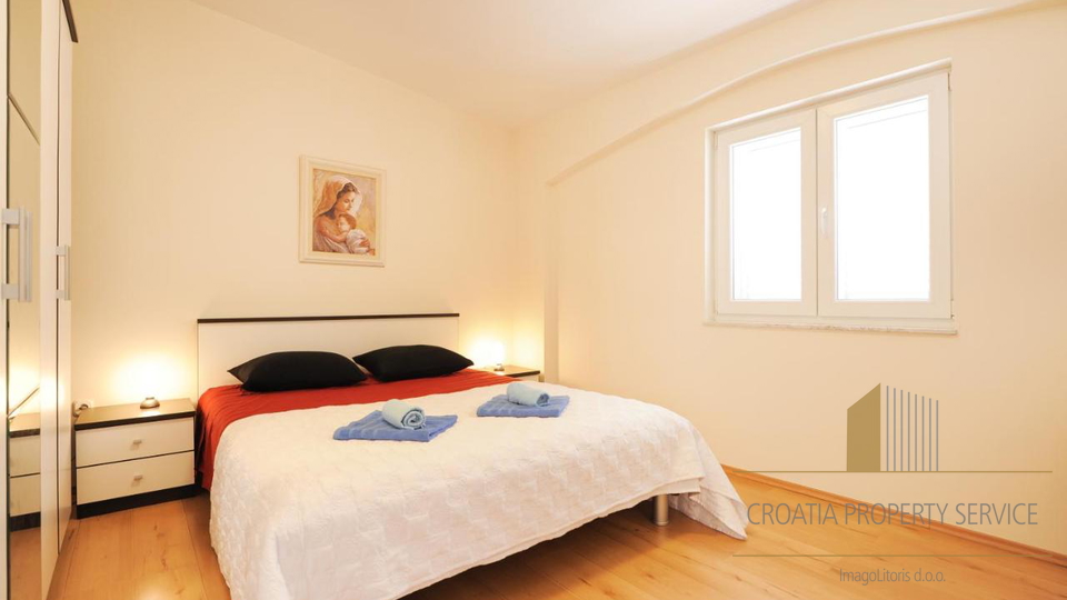 Čudovita hiša z uveljavljenim restavracijskim lokalom in apartmaji ob morju v okolici Zadra!