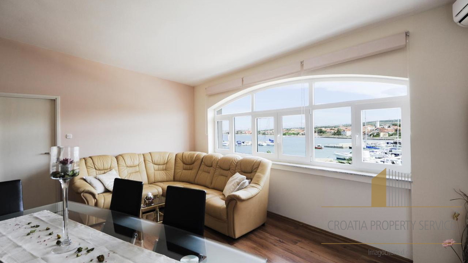 Čudovita hiša z uveljavljenim restavracijskim lokalom in apartmaji ob morju v okolici Zadra!