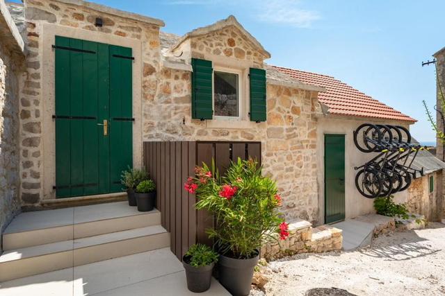 Prekrasan luksuzni studio apartman 500 m od plaže na otoku Braču!