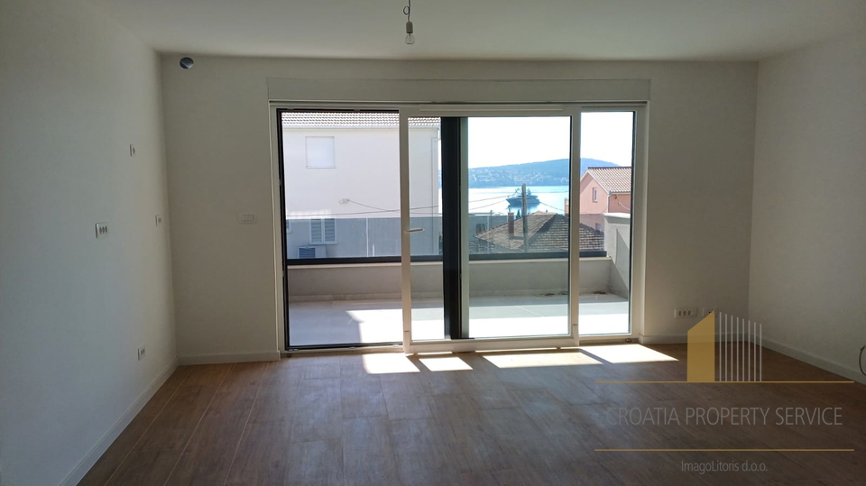 Three-bedroom apartment in a luxurious new building in Seget, just 200 meters from the sea!