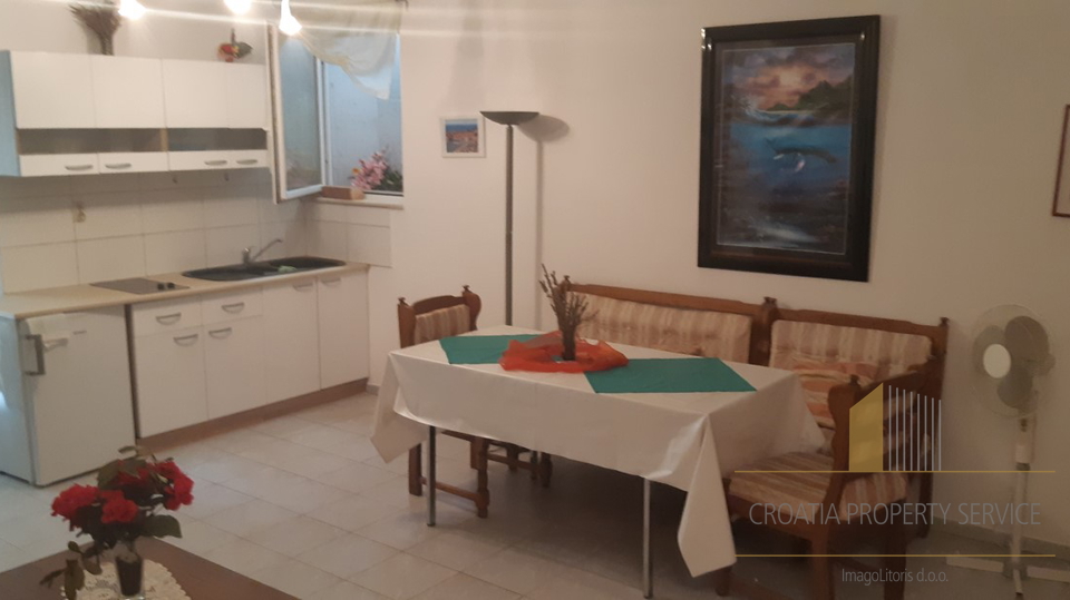 APARTMENT VILLA JUST NEXT TO THE SEA, TROGIR