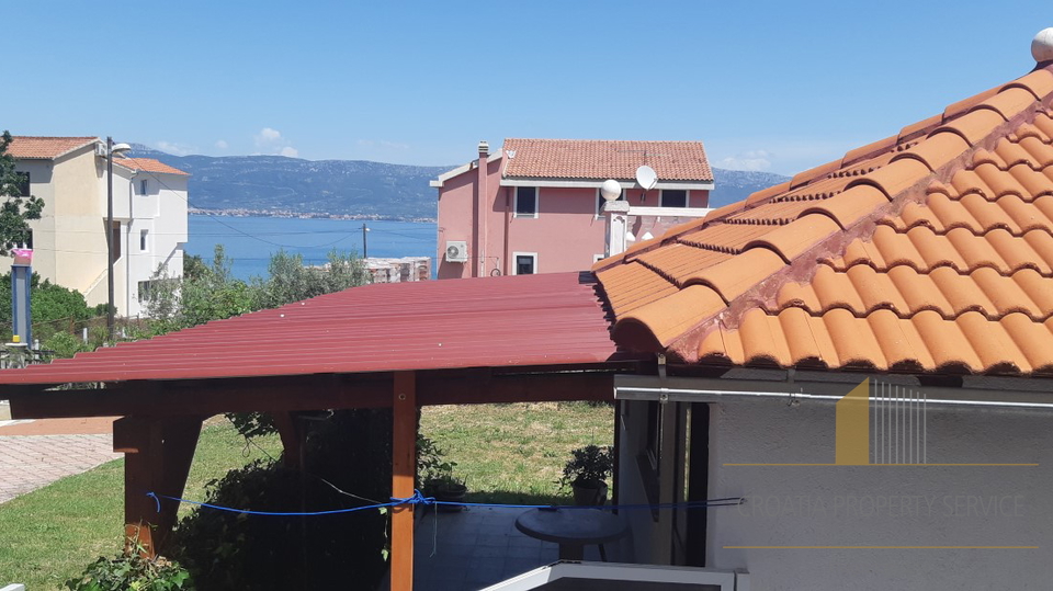 APARTMANTSKA VILA NEPOSREDNO UZ MORE, TROGIR